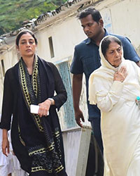 Tabu at Bollywood Pays Last Respect To Shaukat Azmi