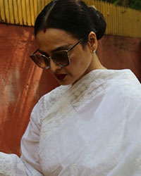 Rekha at Bollywood Pays Last Respect To Shaukat Azmi