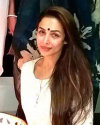 Amrita Arora and Maliaka Arora with their parents