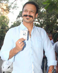 Vivek Oberoi at Celebs Cast Their Vote at Assembly Elections 2014