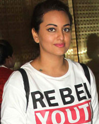 Sonakshi Sinha at Celebs Return from IIFA 2015