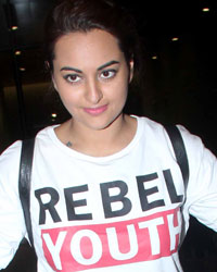 Sonakshi Sinha at Celebs Return from IIFA 2015