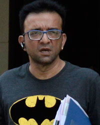 Celebs Throng Salman`s Residence