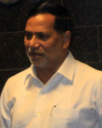 Celebs Throng Salman`s Residence