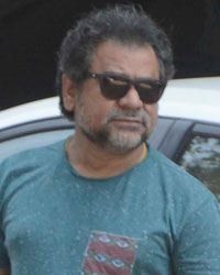 Celebs Throng Salman`s Residence