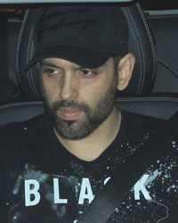 Celebs Throng Salman`s Residence