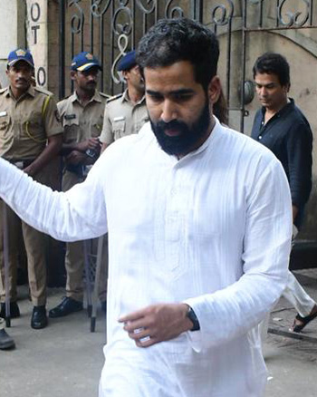 Celebs Visit Malaika Arora After Her Fathers Death Celebs Visit Malaika Arora After Her Fathers Death