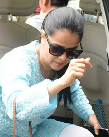 Celebs Visit Malaika Arora After Her Father`s-Death Celebs Visit Malaika Arora After Her Father`s-Death