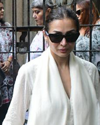 Celebs Visit Malaika Arora After Her Father`s Death