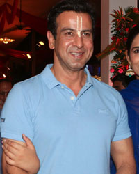 Ronit Roy and Neelam with their kids Ronit Roy and Neelam with their kids