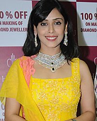 Hrishita Bhatt and Amita Motwani (Mrs. India International 2013)