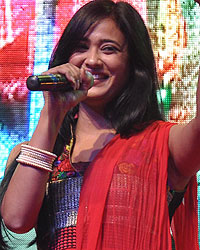 Manoj Tiwari and Shweta Tiwari Manoj Tiwari and Shweta Tiwari