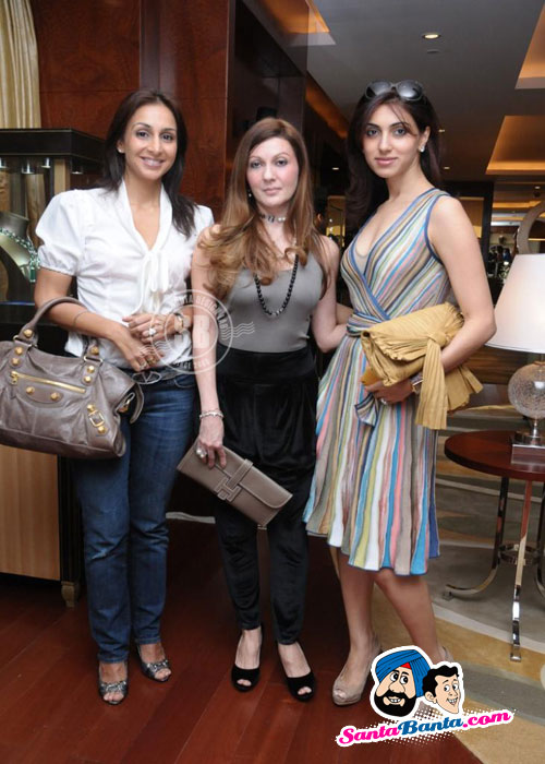 David Morris' Jewellery showcase