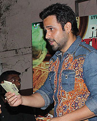 Emraan Hashmi at Emraan Hashmi Sells Tickets