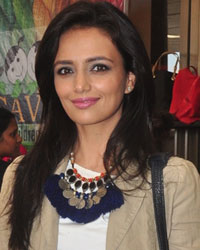 Roshni Chopra at Fundraiser Exhibition ARAAISH