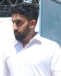 Abhishek Bachchan at Funeral of Nikhil Advani`s Mother