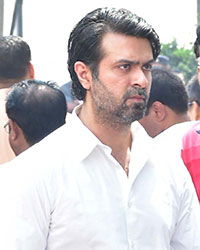 Harman Baweja at Funeral of Sridevi