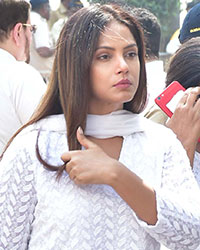 Neetu Chandra at Funeral of Sridevi