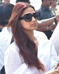 Sonali Bendre at Funeral of Sridevi