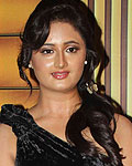 Rashmi Desai at Gold Awards 2012 Red Carpet