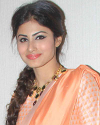 Mouni Roy at Guests at LFW 2015