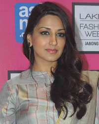 Sonali Bendre at Guests at LFW 2015