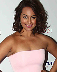 Sonakshi Sinha at Hello Hall of Fame Awards 2014