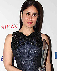 Kareena Kapoor at Hello Hall of Fame Awards 2014