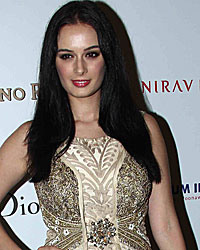 Evelyn Sharma at Hello Hall of Fame Awards 2014