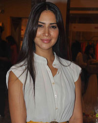 Kim Sharma at Helping Hands Exhibition and Fundraiser