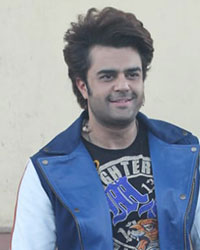 Manish Paul at Ishaan and Janhvi on The Sets of a TV Show