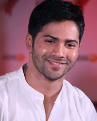 Varun Dhawan at Jabong Promotes Humpty Sharma Ki Dulhania