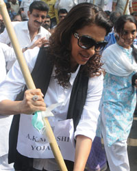 Juhi Chawla at Juhi Conducts Swachh Bharat Abhiyan