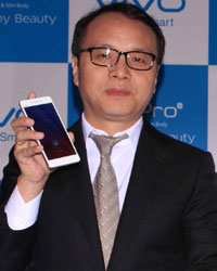 Kangana Launches Vivo Smartphone Kangana Launches Vivo Smartphone