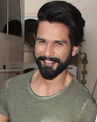 Shahid Kapoor at Kangana and Shahid at Cancer Care Centre