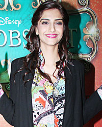 Sonam Kapoor at Khoobsurat Promotion at Umang College Fest