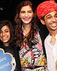 Khoobsurat Promotion at Umang College Fest