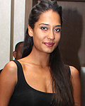 Lisa Haydon at Kingfisher Calendar Hunt PC