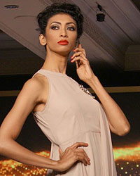 Lara Dutta Unveils Samsung Galaxy Alpha