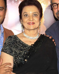 Asha Parekh with film critic Khalid Mohamed Asha Parekh with film critic Khalid Mohamed