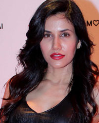 Sonnalli Seygall at Launch of Hennes and Mauritz Store