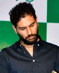 Yuvraj Singh at Launch of Oppo F1S Sartphone