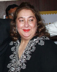 Manoj Jain, Shah Rukh Khan, Armaan Jain and Reema Jain