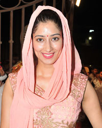 Niharica Raizada at Mahan Kirtan Darbar by Bhai Sarabjit Singh