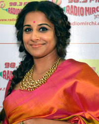 Vidya Balan at Mirchi Music Awards Bangla 2014