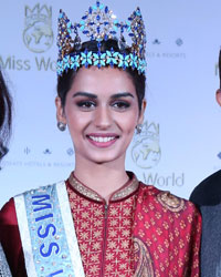 Manushi Chillar with her parents Dr Neelam and Dr Mitra Basu Chhillar