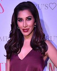 Sophie Choudry at Neeru`s Store Launch