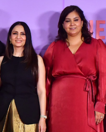 Suhana Khan, Gauri Khan, Aryan Khan, Shah Rukh Khan