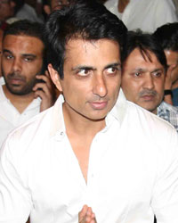 Sonu Sood at Om Puri Funeral