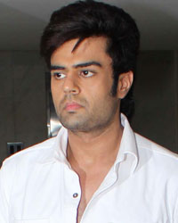 Manish Paul at Prayer Meet of Krsuhna Abhishek`s Father